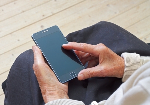 Smartphones provide easy access to video communication with family 1773 40141363 0 14109347 500