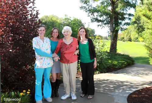 Senior living communities providesresidents wth a number of activity and enrichment opportunities 1773 40177573 0 14143117 500